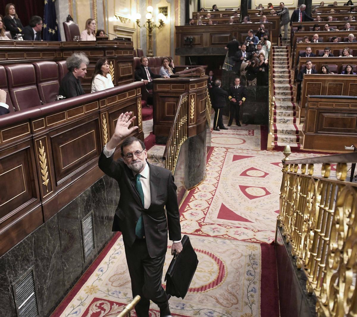 El ex presidente del Gobierno, Mariano Rajoy, se despide del hemiciclo en mayo de 2018.