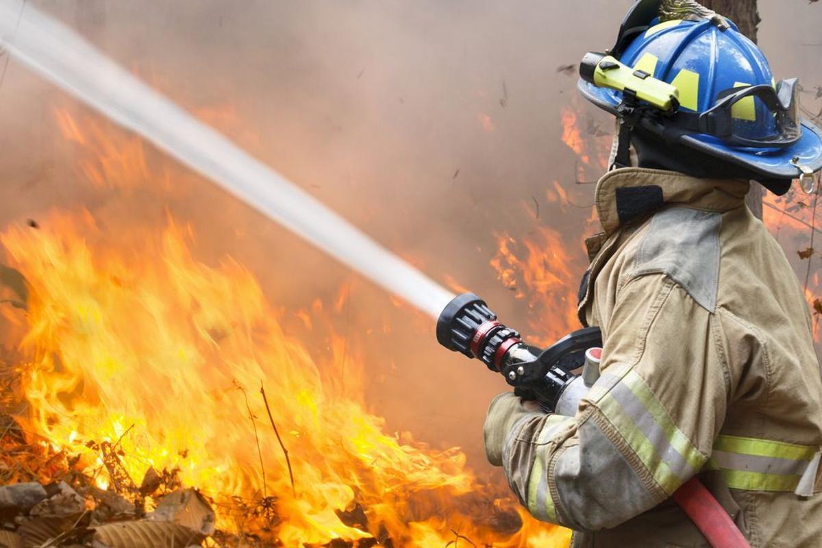 Un hombre pierde la vida al incendiarse su casa de Sevilla