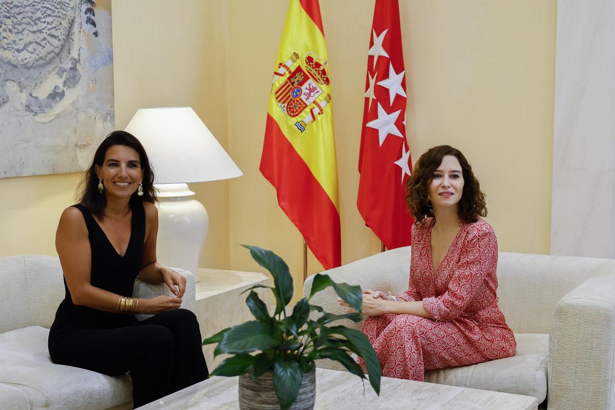 Isabel Díaz Ayuso y Rocío Monasterio, en una reunión en la Puerta del Sol el pasado mes de septiembre.