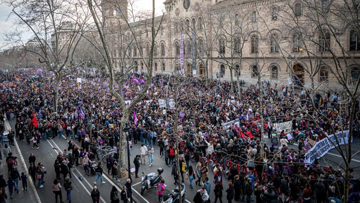 Imagen de la marcha de Barcelona por el Día de la Mujer. 