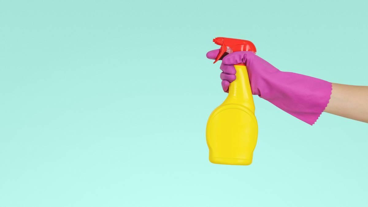 ¿Por qué las mujeres siguen asumiendo "una cantidad desproporcionada" de tareas domésticas?