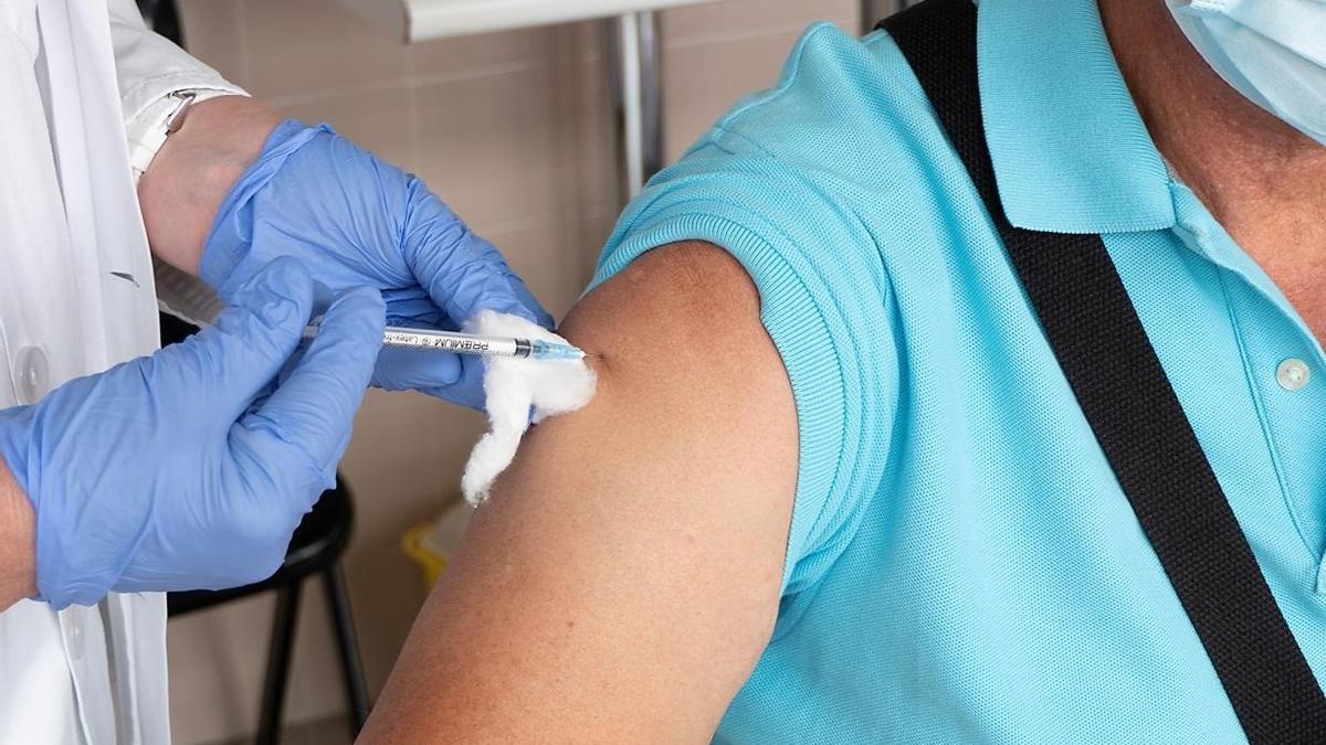 Flu and COVID vaccination campaigns to start in last week of September