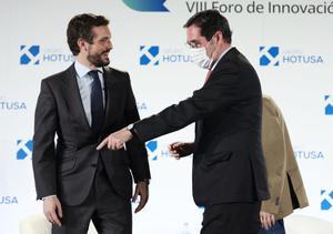 El presidente de la CEOE, Antonio Garamendi, y el exlíder del PP, Pablo Casado, en un acto en enero pasado. 