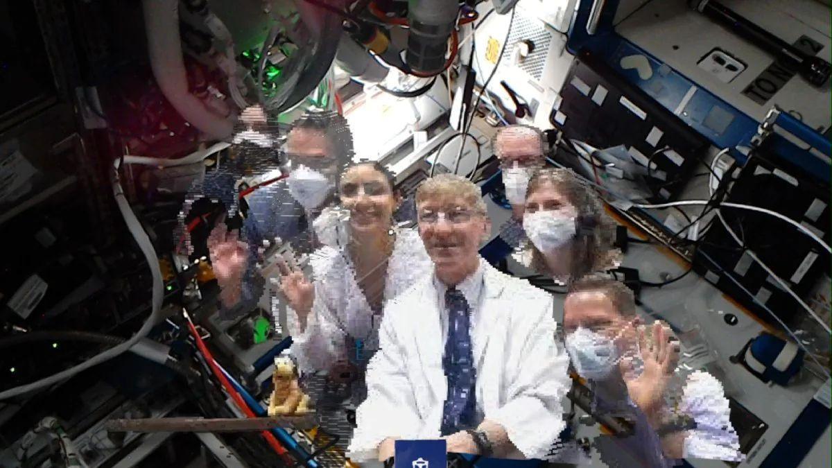 El Dr. Josef Schmid y su equipo, “holoportados” a la Estación Espacial Internacional.