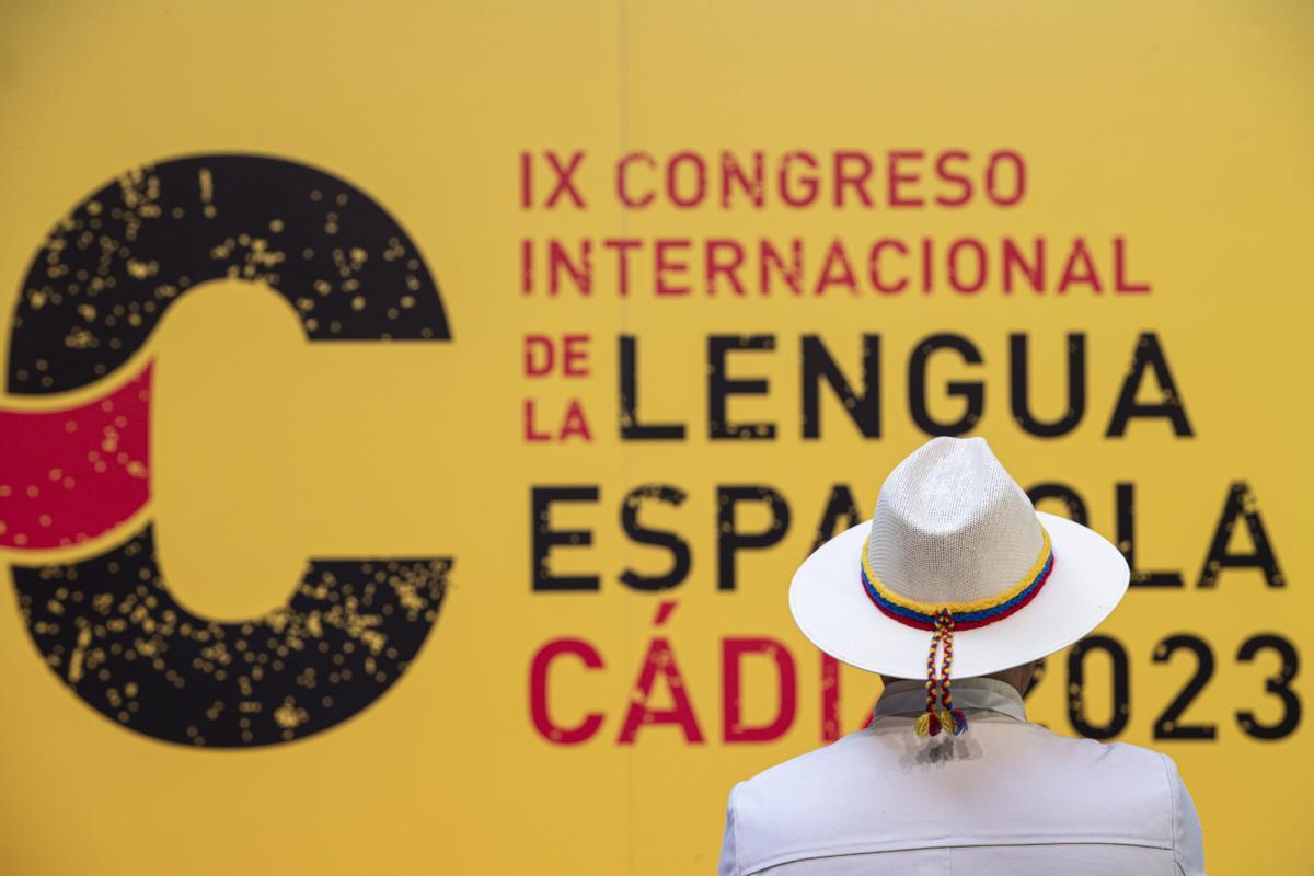 Un asistente al Congreso de la Lengua Española de Cádiz.