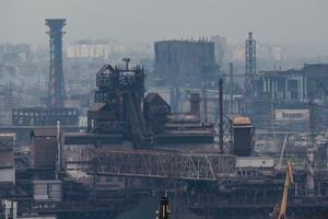 Avanza la evacuación de los militares de la acería de Azovstal, en Mariúpol