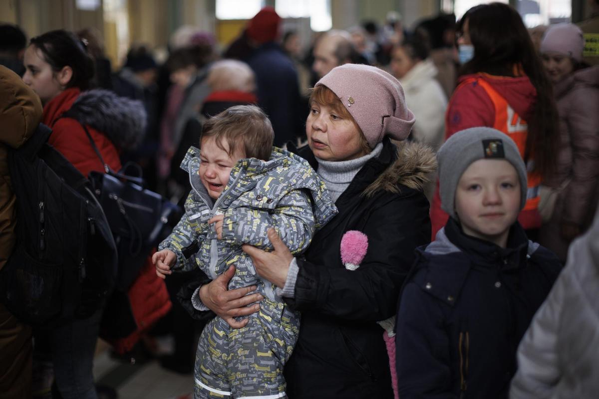 Hasta un millón de refugiados han cruzado la frontera de Ucrania huyendo de las bombas