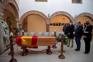 Amigos, compañeros y familiares despiden a Manolo Santana en Marbella