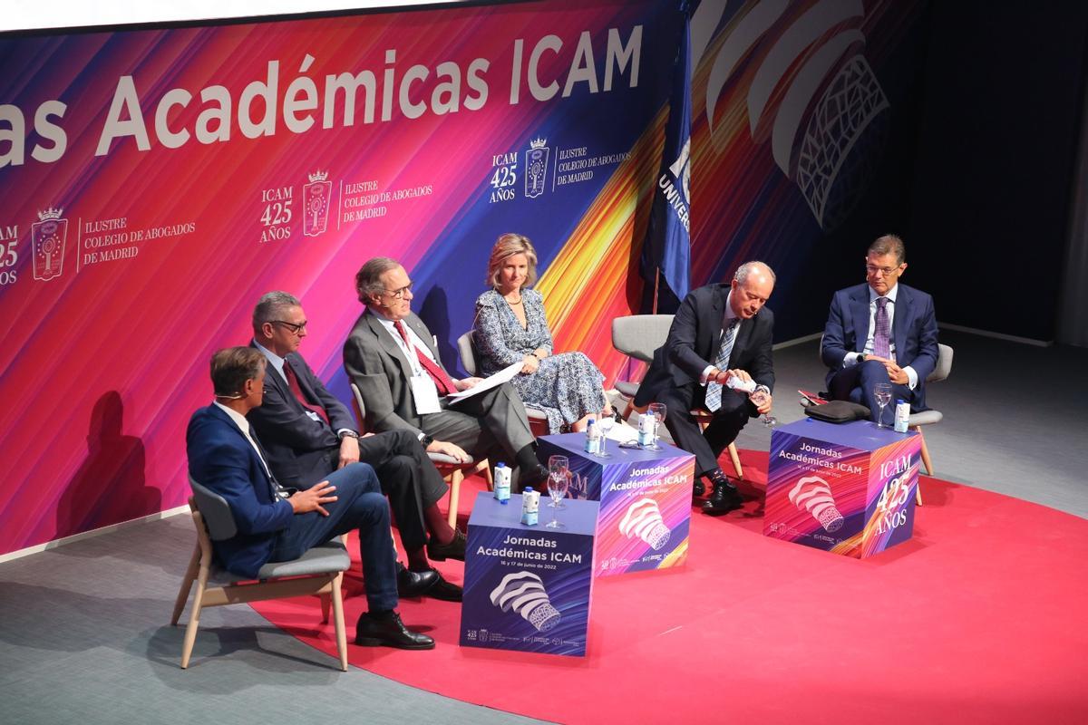 Los exministros de Justicia Juan Fernando López Aguilar, Alberto Ruiz Gallardón, Rafael Catalá y Juan Carlos Campo en una mesa redonda. 