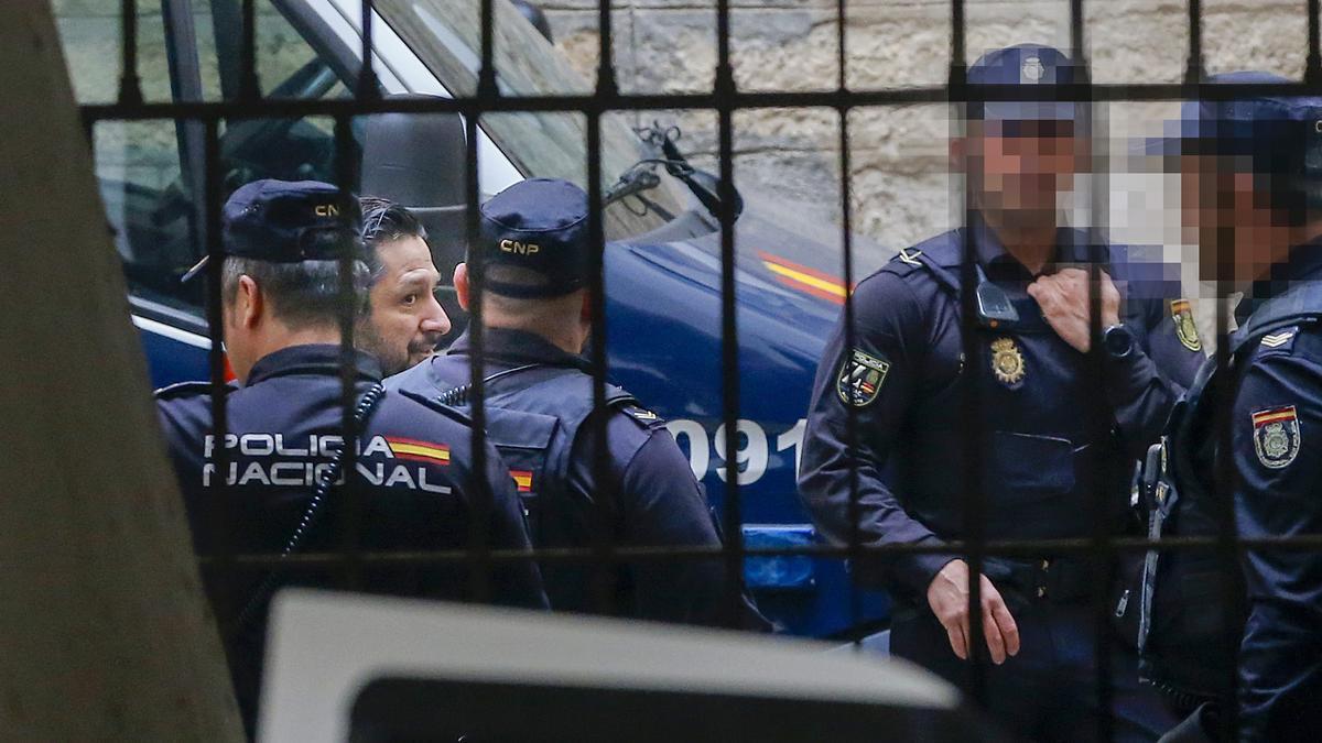 Rafael Amargo a los policías que le arrestaron: "Te voy a matar, vas a morir" Rafael Amargo a los policías que le arrestaron: "Te voy a matar, vas a morir"