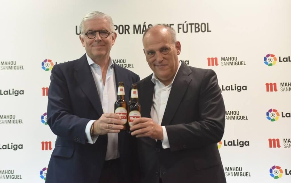 Javier Tebas (drcha.), el presidente de LaLiga, y Alberto Rodríguez-Toquero (izqda.), director general de Mahou San Miguel, durante el acto de presentación del acuerdo de patrocinio. Javier Tebas (drcha.), el presidente de LaLiga, y Alberto Rodríguez-Toquero (izqda.), director general de Mahou San Miguel, durante el acto de presentación del acuerdo de patrocinio.