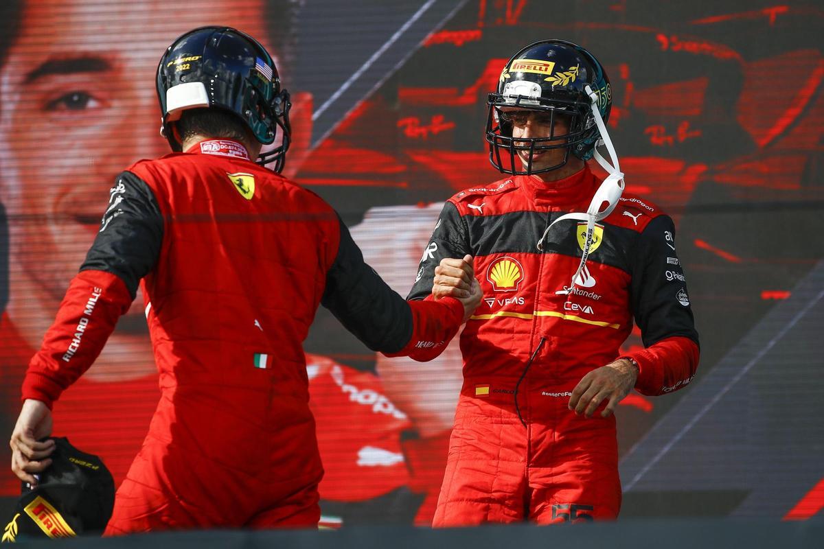 Sainz y Leclerc, en el podio del Gran Premio de Miami, que ganó Verstappen.