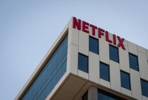 Imagen de archivo del logo de Netflix en una de sus sedes. 