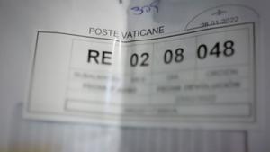 El sobre de la discordia. Enviado desde Poste Vaticane.