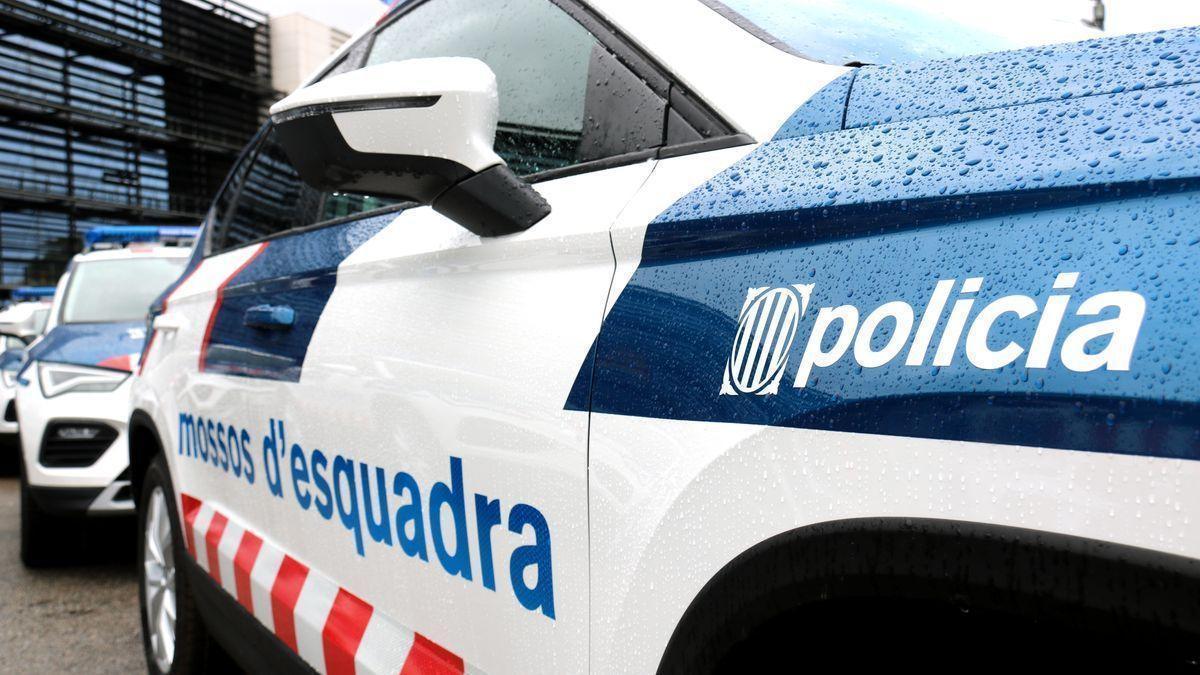 Muere una ciclista tras caer de la bicicleta y ser atropellada por un camión en Barcelona Muere una ciclista tras caer de la bicicleta y ser atropellada por un camión en Barcelona