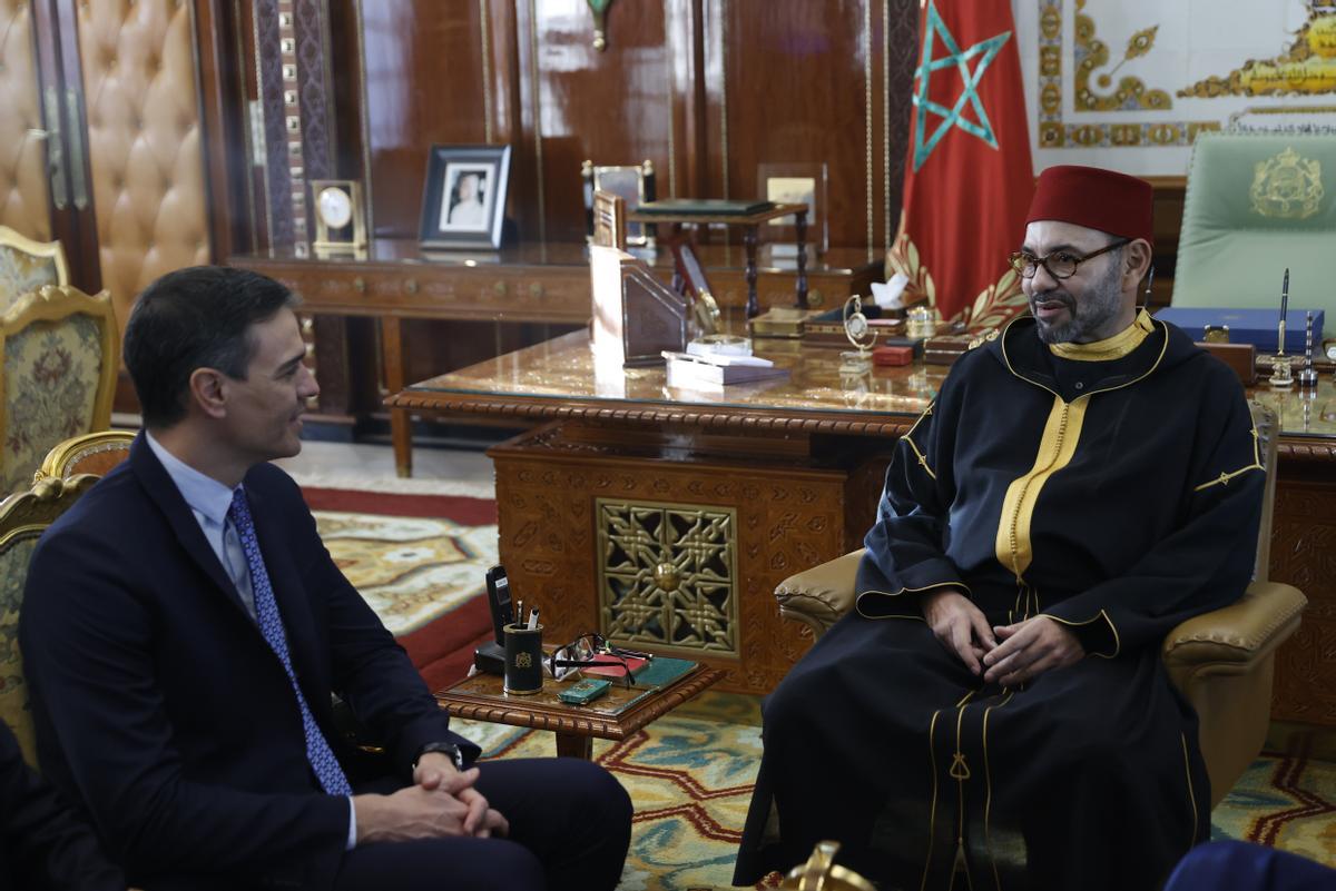  El presidente del Gobierno español, Pedro Sánchez, junto al rey Mohamed VI de Marruecos. 
