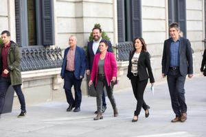 Los diputados de EH Bildu Iñaki Ruiz de Pinedo, Jon Iñarritu García y Mertxe Aizpurua; y los senadores Idurre Bideguren y Gorka Elejabarrieta, en una imagen de archivo
