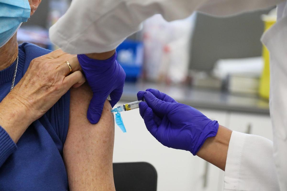 ¿Qué es el virus del herpes zoster y por qué Madrid inicia una campaña de vacunación para mayores de 65 años?