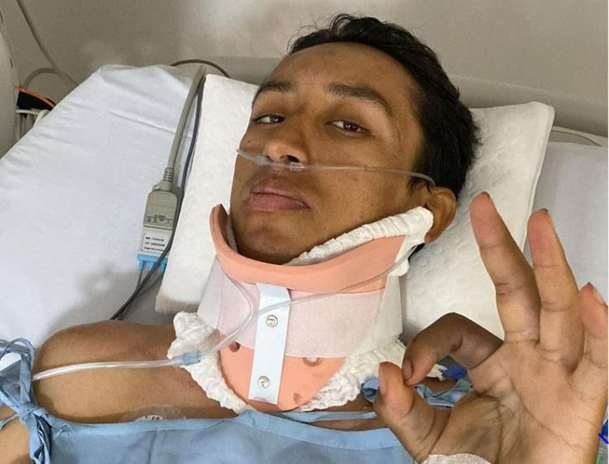 El ciclista colombiano Egan Bernal agradece las muestras de apoyo tras un accidente en el que casi queda parapléjico
