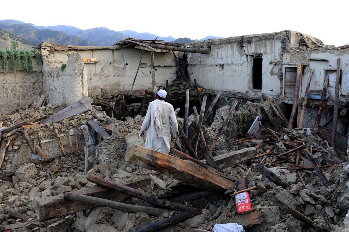Más de mil muertos en un terremoto en Afganistán y Pakistán