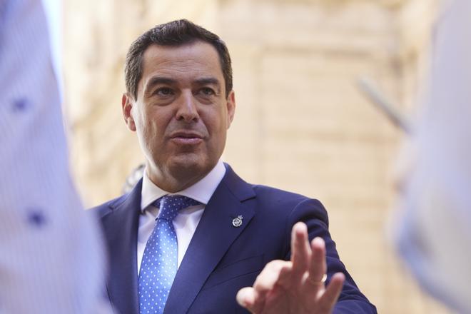 El presidente de la Junta de Andalucía, Juanma Moreno, durante la segunda jornada del Pleno del Parlamento andaluz en el Parlamento de Andalucía, a 29 de septiembre de 2022 en Sevilla.