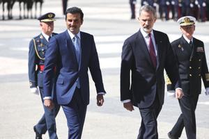 El emir de Qatar anuncia una inversión de 5.000 millones de dólares en España