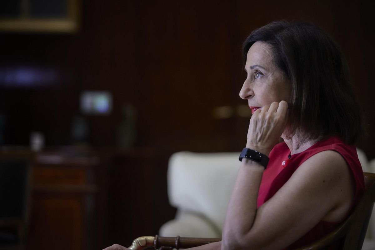 La ministra de Defensa, Margarita Robles, durante la entrevista en la sede ministerial. La ministra de Defensa, Margarita Robles, durante la entrevista en la sede ministerial.