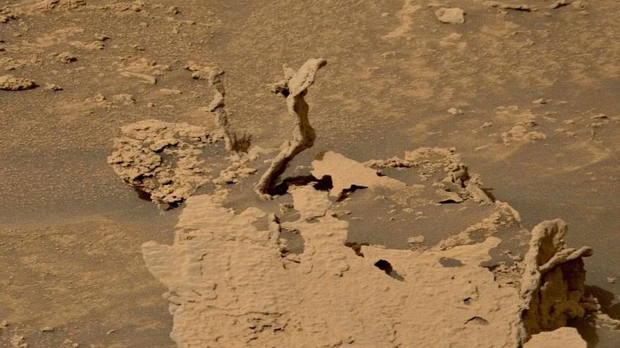 adolescente Fértil atractivo El rover Curiosity captura imágenes de extraños "picos" en Marte | El  Periódico de España
