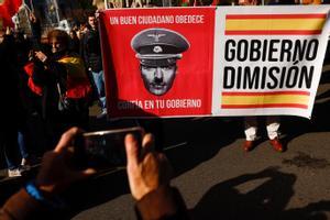 "Hay un plan oculto de mutación constitucional": miles de personas claman contra Sánchez en Madrid