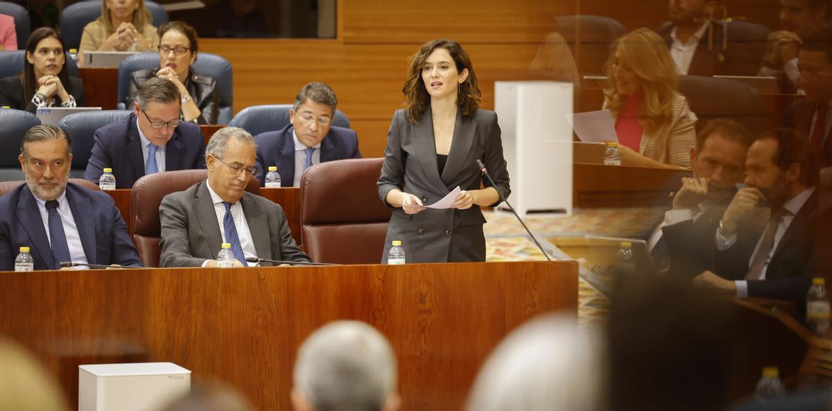 Isabel Diaz Ayuso esperó a que terminara el turno de preguntas a su vicepresidente, Enrique Ossorio, antes de abandonar la Asamblea de Madrid para acudir a la apertura del año judicial de Madrid.