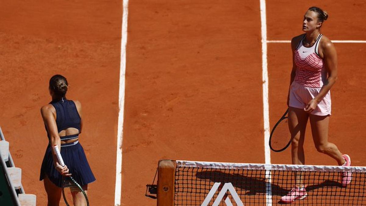 Kostyuk marcha del partido sin saludar a Sabalenka. Kostyuk marcha del partido sin saludar a Sabalenka.