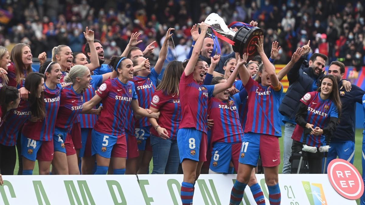 El Barça celebra el título de campeonas de la Primera Iberdrola.