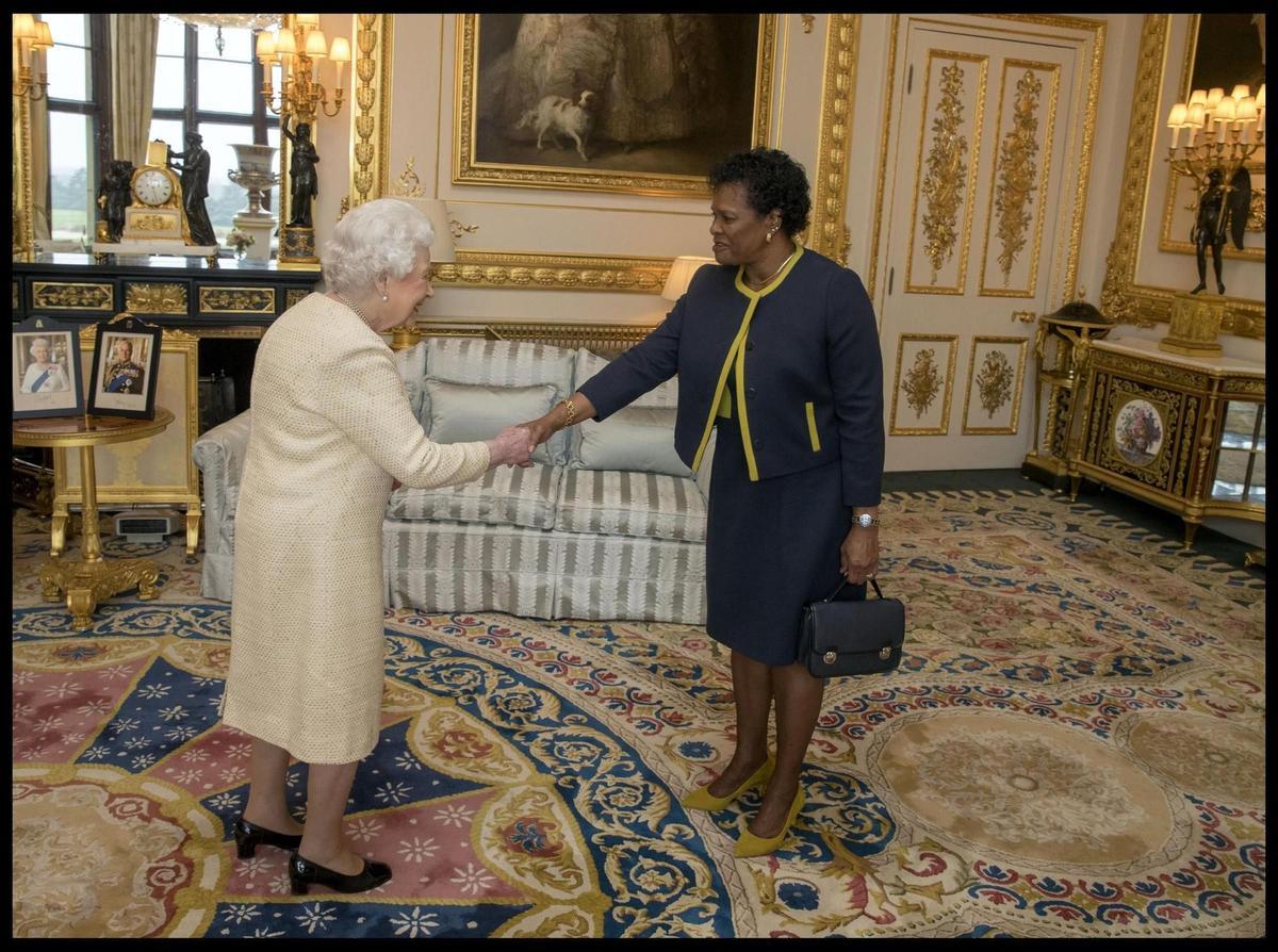 Barbados se convierte en una república e Isabel II deja de ser su reina