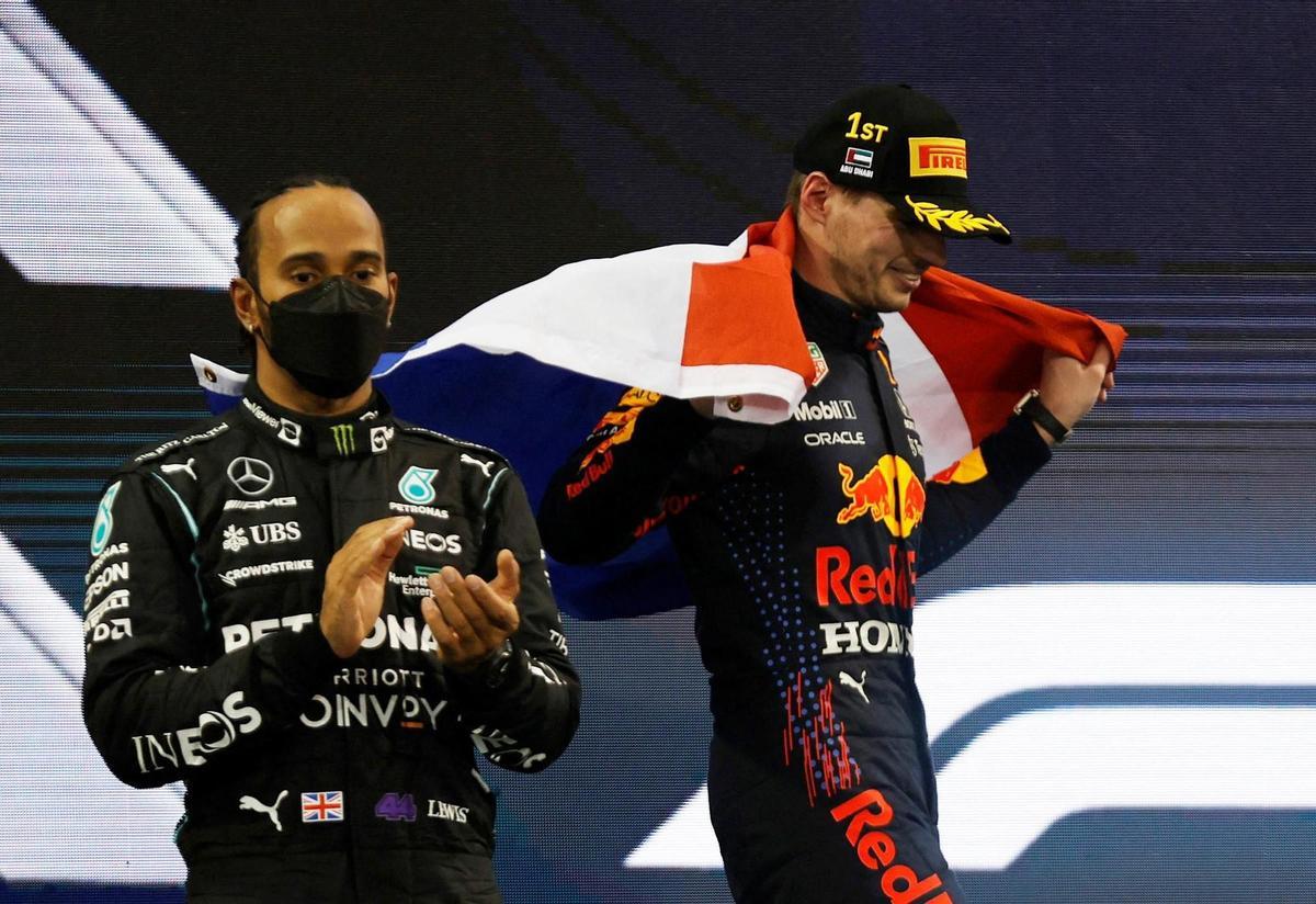 Verstappen gana el Mundial a Hamilton en la última vuelta