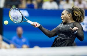 Serena Williams, de EE.UU., vuelve contra Danka Kovinic de Montenegro. EFE/EPA/JUSTIN LANE