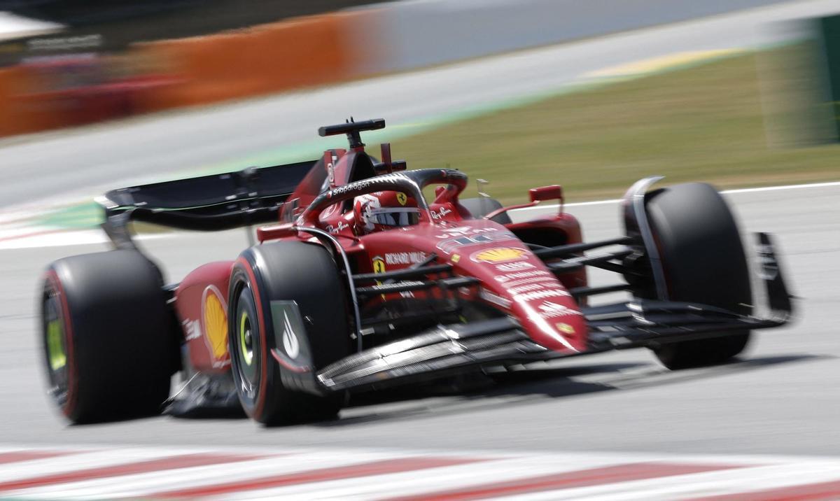 Leclerc y Ferrari avisan en Barcelona, con reacción de Mercedes