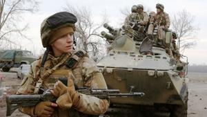 Las tropas rusas cercan Kiev mientras Putin amenaza con "decapitar" al gobierno de Ucrania