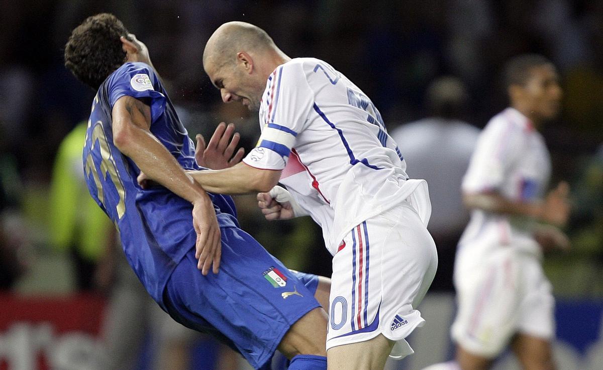 Zidane golpea a Materazzi en la final del Mundial de 2006.